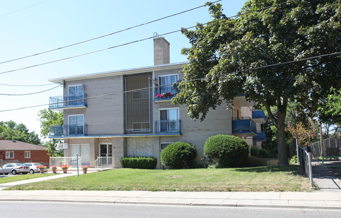 Bella Vista in Toronto, ON - Building Photo