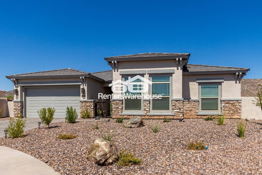 20264 W San Juan Ave in Litchfield Park, AZ - Building Photo