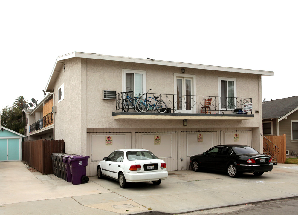 442 Newport Ave. in Long Beach, CA - Foto de edificio