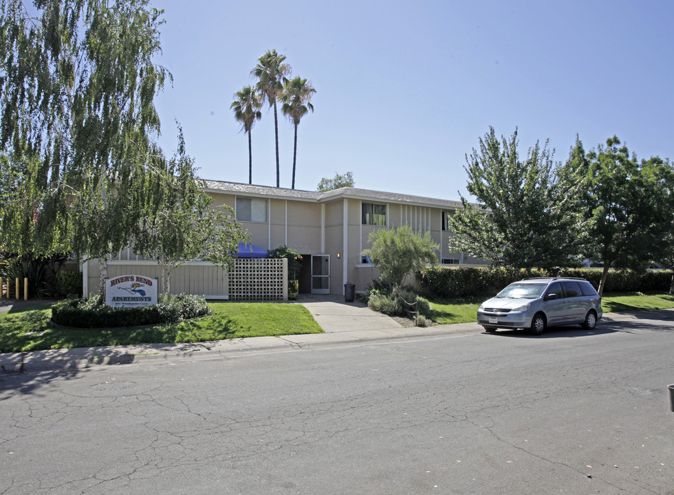 Rivers Bend Apartments in Folsom, CA - Building Photo