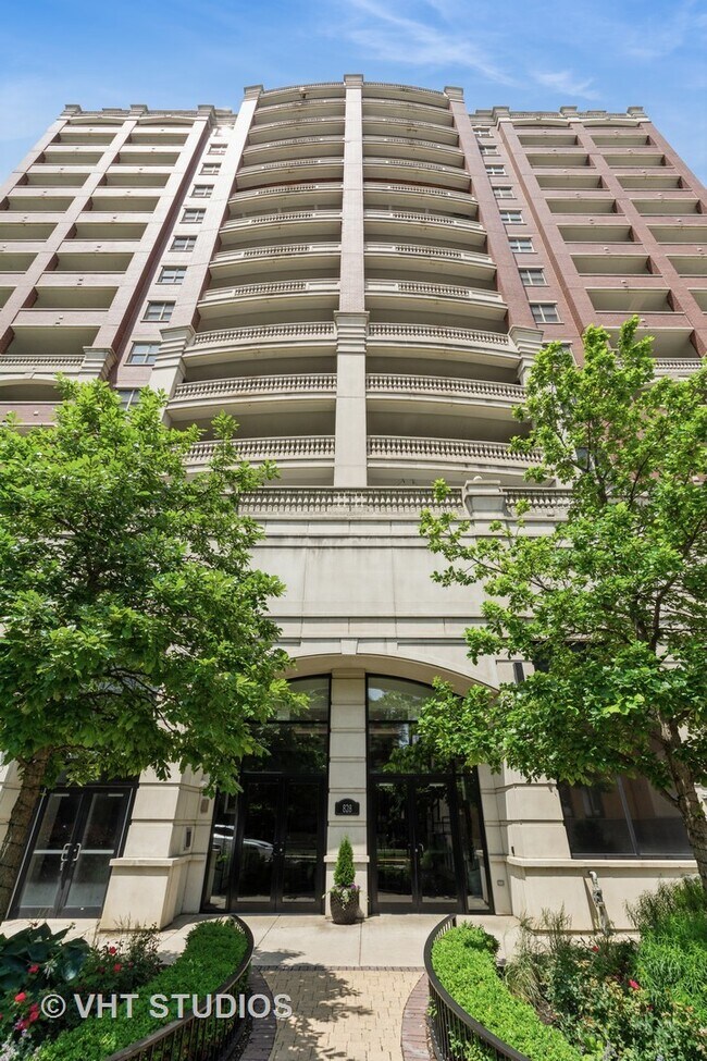 property at 828 W Grace St