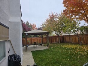 1176 Junction Dr in Manteca, CA - Foto de edificio - Building Photo