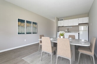 Newly renovated apartments in quiet neighb... in Des Moines, IA - Building Photo - Building Photo