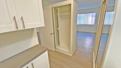 10760 Rose Ave in Los Angeles, CA - Building Photo - Building Photo