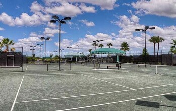 8205 Grand Estuary Trail in Bradenton, FL - Foto de edificio - Building Photo