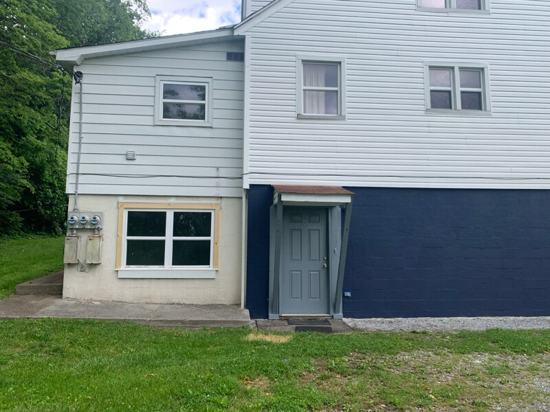 1521 E Main St in Oak Hill, WV - Building Photo
