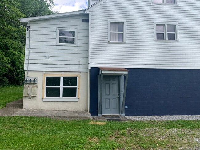 property at 1521 E Main St