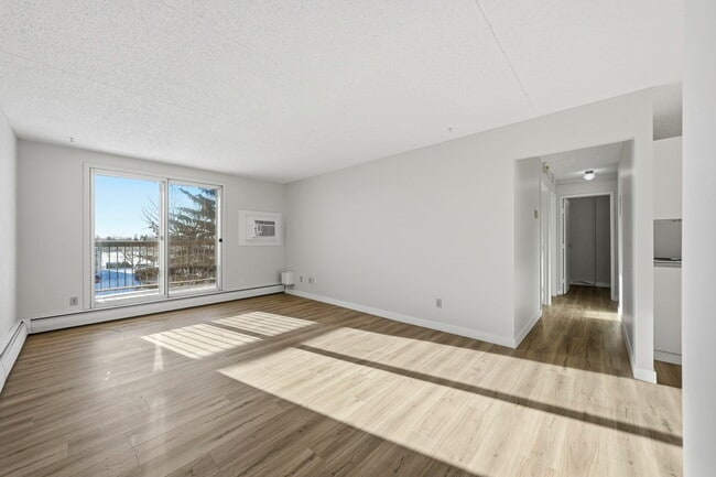 Northgate Manor II in Regina, SK - Building Photo - Building Photo