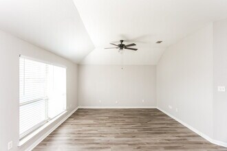 205 S Chestnut St in Forney, TX - Foto de edificio - Building Photo