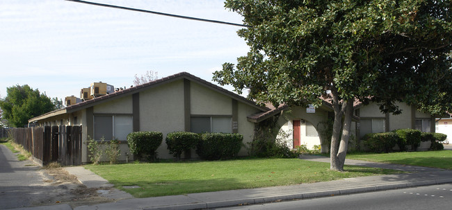 2351-2371 N Winton Way in Atwater, CA - Building Photo - Building Photo