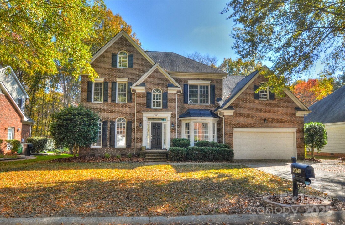 6634 Fairhope Ct in Charlotte, NC - Building Photo