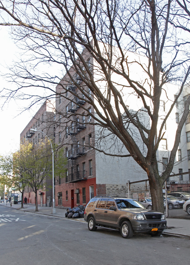 4980-4988 Broadway in New York, NY - Foto de edificio - Building Photo