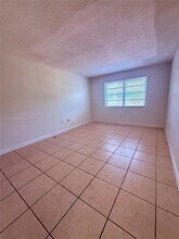 13920 Lake Placid Ct in Hialeah, FL - Building Photo - Building Photo