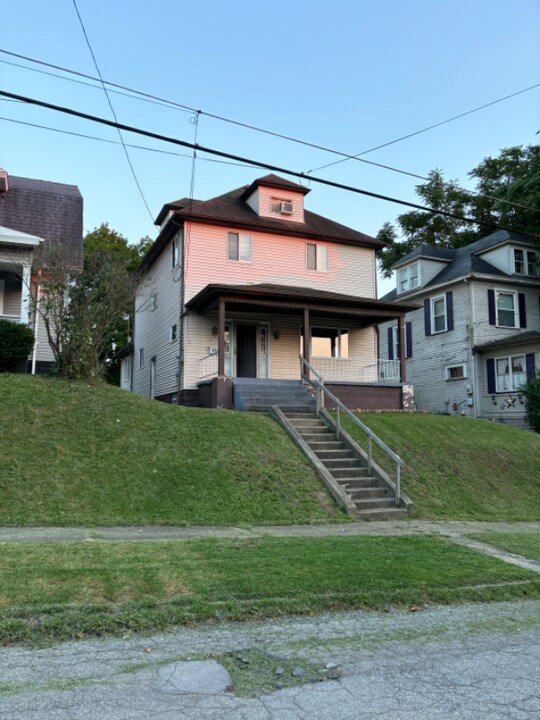 916 Marshall Ave in New Castle, PA - Foto de edificio