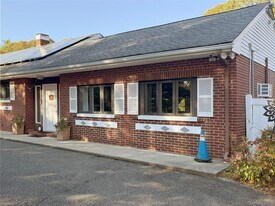 140 Berg Ave in Kings Park, NY - Building Photo