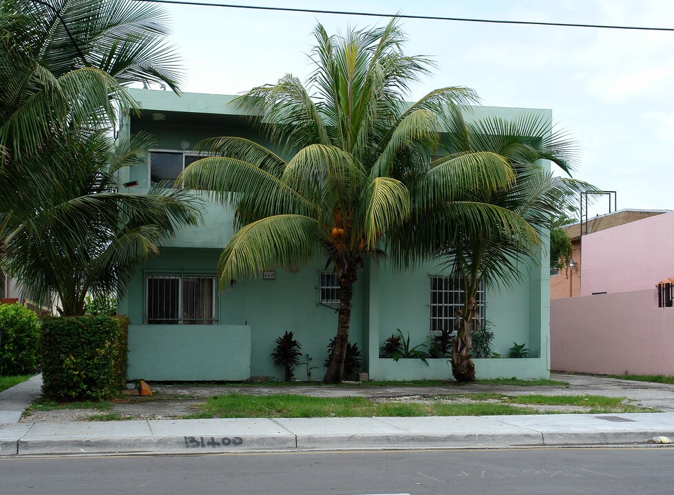 460 SW 7th St in Miami, FL - Foto de edificio