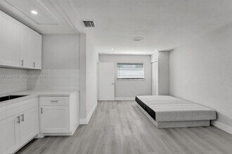 5657 Grant St in Hollywood, FL - Building Photo - Building Photo