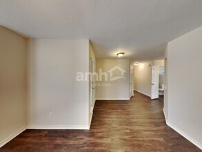 2219 Shady Pine Dr in Conroe, TX - Foto de edificio - Building Photo