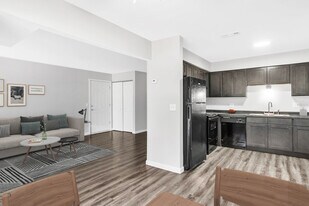 Auburn West in Pontiac, MI - Building Photo