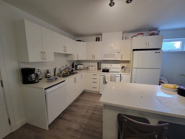 1018 Maitland Ave in Ottawa, ON - Building Photo - Building Photo