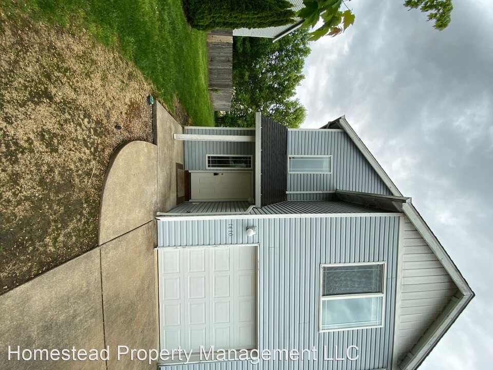1408 Falcon Loop in Independence, OR - Building Photo