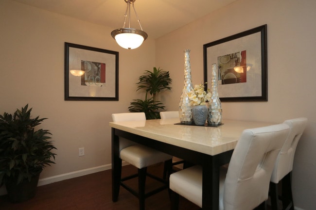 London Belle in Pasadena, TX - Foto de edificio - Interior Photo