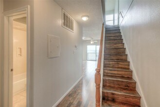 445 Carolcrest Ln in Livingston, TX - Foto de edificio - Building Photo