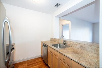 543 Main St, Unit 208 in New Rochelle, NY - Building Photo - Building Photo