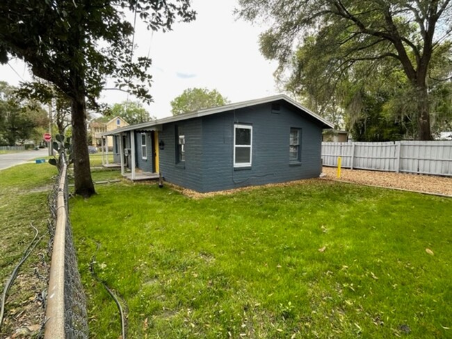 714 NW 8th St in Gainesville, FL - Foto de edificio - Building Photo