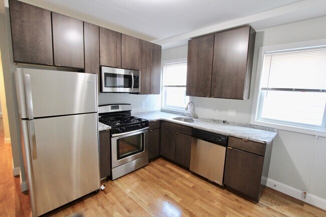4 Draper St, Unit 3 in Boston, MA - Foto de edificio - Building Photo