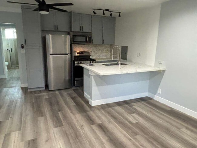 4660 Kester Ave, Unit 116 in Los Angeles, CA - Foto de edificio - Building Photo