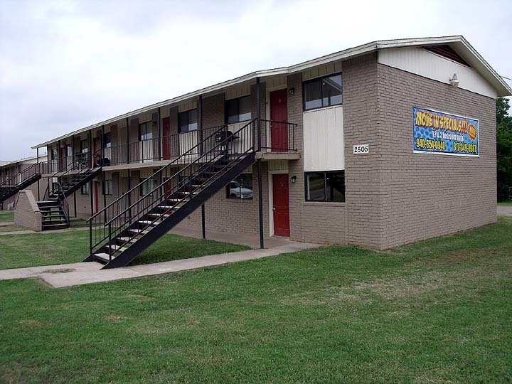 Oak Ridge Apartments in Mineral Wells, TX - Building Photo