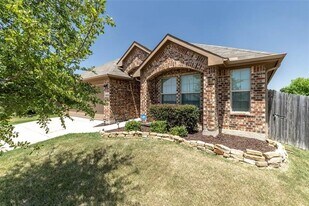 8033 Big Spruce Ln in Fort Worth, TX - Building Photo