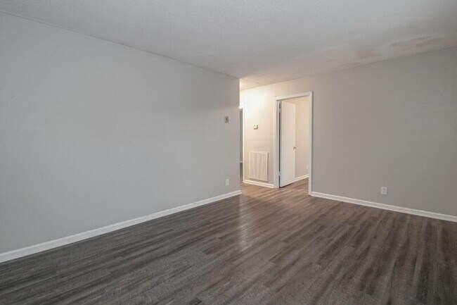 property at 805 Golf View Pl