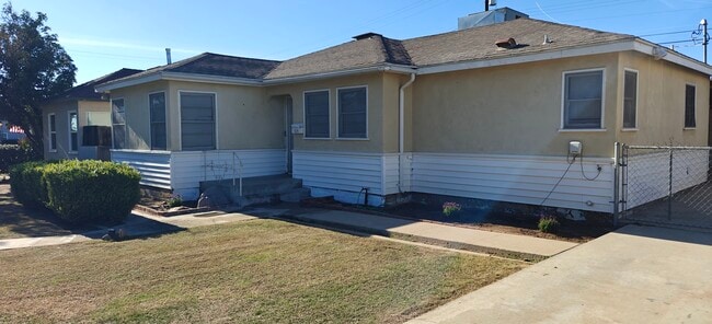 626 Charlana Dr in Bakersfield, CA - Building Photo - Building Photo