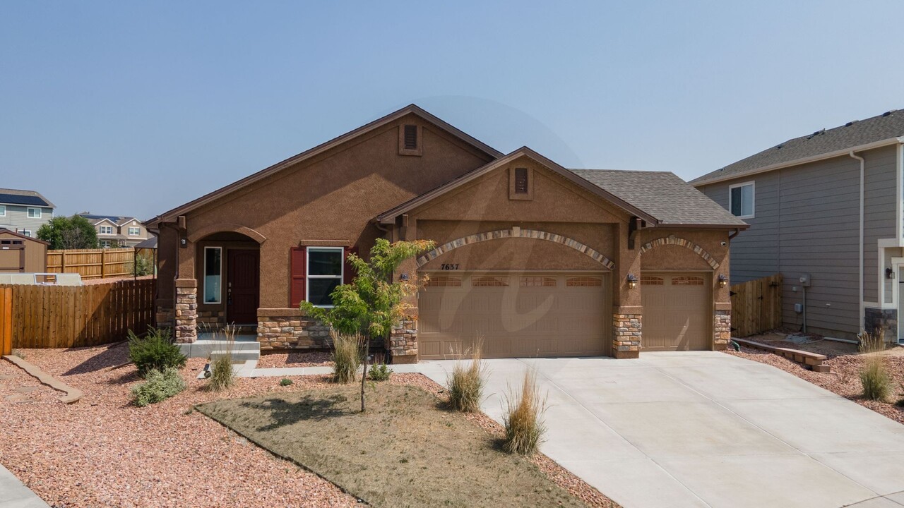 7637 Cat Tail Creek Dr in Colorado Springs, CO - Building Photo