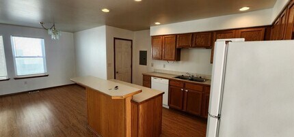 1326 S Skyline Dr in Moses Lake, WA - Building Photo - Building Photo