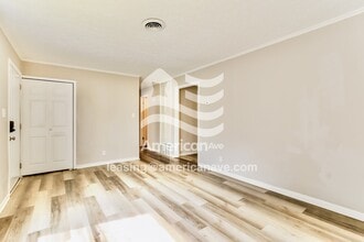 6103 Trena Trail in Louisville, KY - Foto de edificio - Building Photo