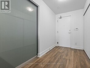 180-180 Fairview Mall Dr in Toronto, ON - Building Photo - Building Photo