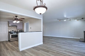 236 Deerpath Ct in Schaumburg, IL - Building Photo - Building Photo