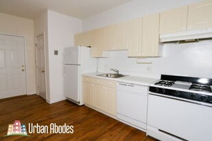 918 W Dakin St, Unit M00B in Chicago, IL - Building Photo - Building Photo