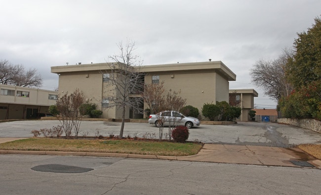 Tulsa Way Apartments in Fort Worth, TX - Building Photo - Building Photo