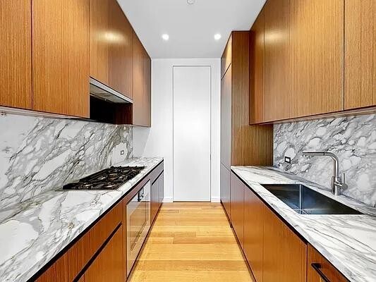 15 E 30th St in New York, NY - Building Photo - Building Photo