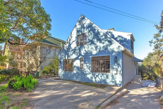 3273 Kempton Ave, Unit 3273