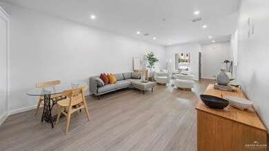 11 W Ruben M Torres Sr Blvd in Brownsville, TX - Building Photo - Building Photo