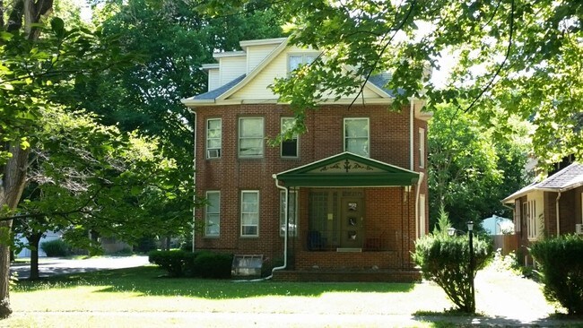 1500 S Lowell Ave in Springfield, IL - Foto de edificio - Building Photo