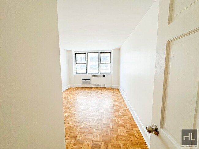 435 E 79th St in New York, NY - Building Photo - Building Photo