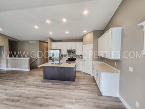 650 NW Rosemont Dr in Waukee, IA - Building Photo - Building Photo