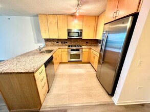 9725 Woods Dr in Skokie, IL - Building Photo - Building Photo