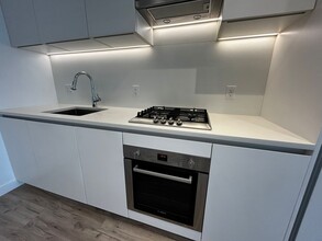 652 Whiting Way in Coquitlam, BC - Building Photo - Building Photo